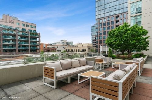 909 Washington Blvd, Chicago IL  60607-2204 exterior