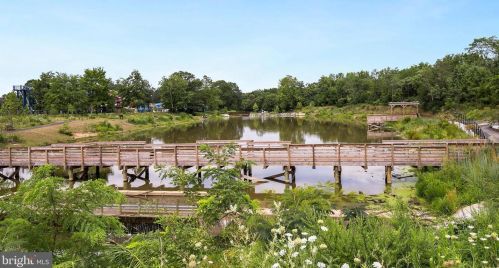 3805 Eisenhower Ave, Alexandria VA 22304-6427 exterior