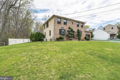 915 Standish Ave, Huntingdon Valley, PA 19006-8724