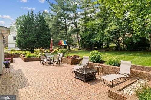 8819 Victory Ln, Rockville MD 20854-3643 exterior