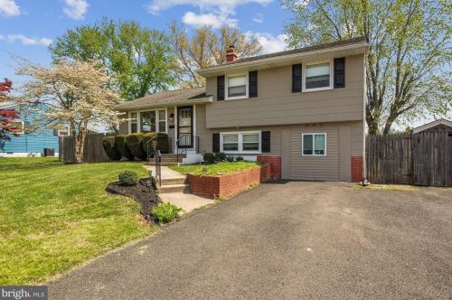 525 Estelle Ave, Blenheim, NJ 08012-3716