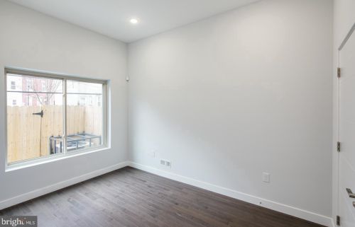 2120 Franklin St, Philadelphia PA 19133-2107 exterior