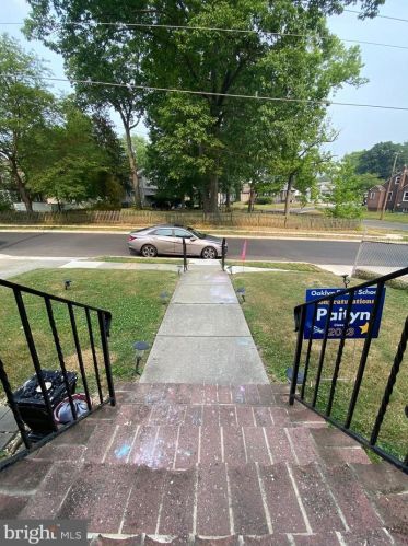 317 Oakland Ave, Camden NJ 08107-1211 exterior