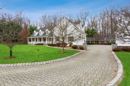 1 Park Rdg Ct, Chester NJ 07930-3016 exterior