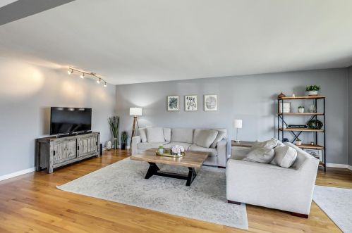 366 Adele St, Elmhurst, IL 60126-2410