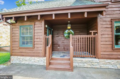 3432 Memorial St, Alexandria VA 22306-1548 exterior