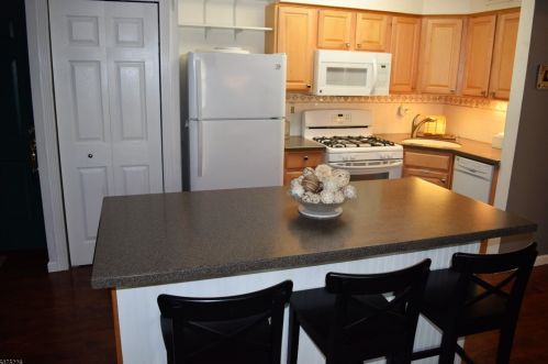 813 Porter Way, Bridgewater NJ 08807-3538 exterior