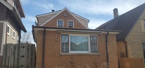 1950 77th St, Milwaukee, WI 53219-1109