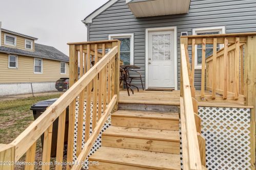 25 Monmouth Ave, Middletown NJ  07748-5732 exterior