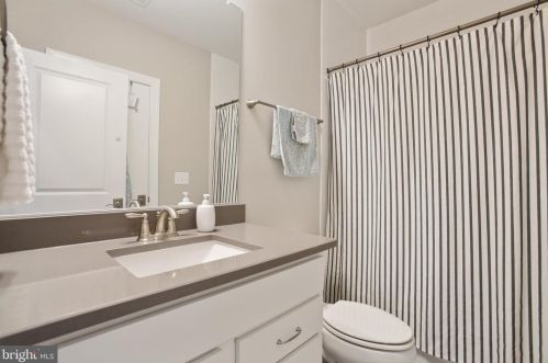 6031 Florence Ln, Alexandria VA 22310-2209 exterior