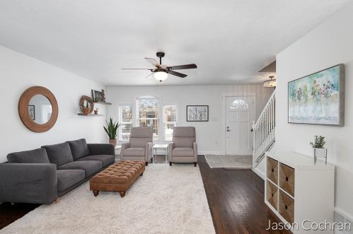 907 Wealthy St, Grand Rapids MI 49506-1515 exterior