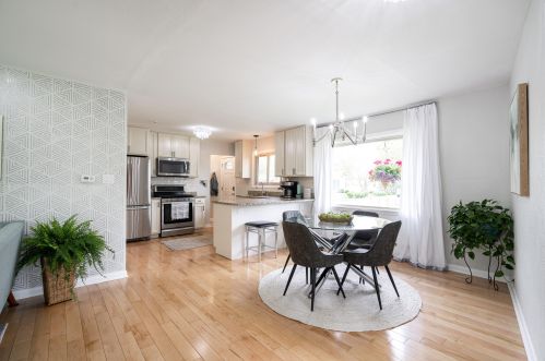 8934 Seneca Rd, Milwaukee WI 53217-2331 exterior