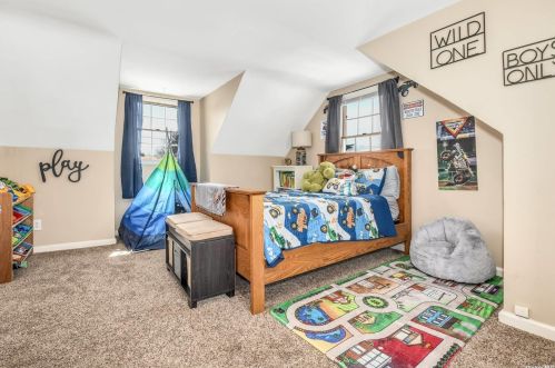 11 St, Huntington Station NY 11746-1332 exterior