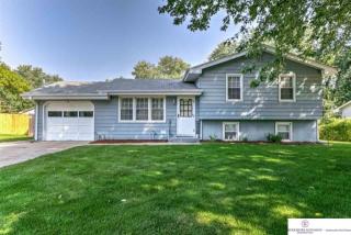 11022 Jones St, Omaha, NE 68154-3345