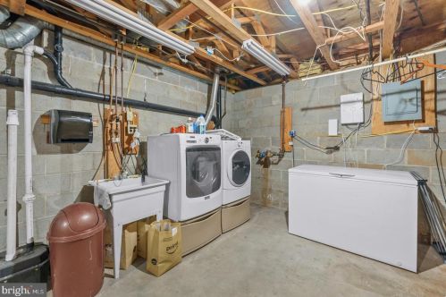 24 Revere Ct, Trenton NJ  08628-3610 exterior