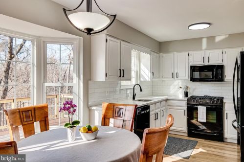 3008 Emerald Chase Dr, Herndon VA 20171-2334 exterior