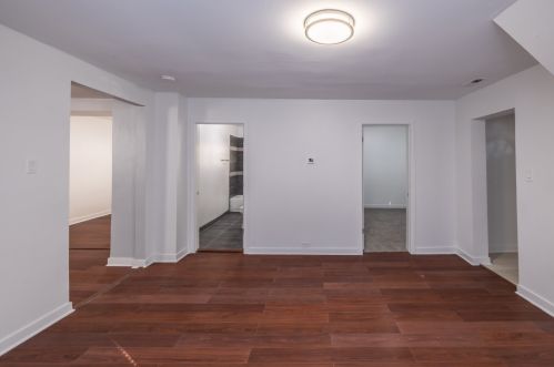 8542 Oglesby Ave, Chicago IL 60617-5251 exterior