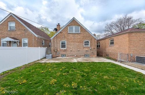 8017 Sacramento Ave, Chicago IL  60652-2732 exterior