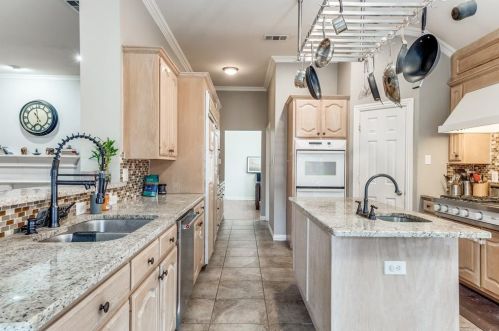 3836 Granbury Dr, Dallas TX 75287-4931 exterior