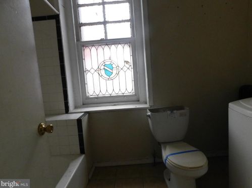 5035 Cedar Ave, Philadelphia PA 19143-1653 exterior