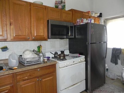 1847 Holland Ave, Bronx NY 10467-8304 exterior