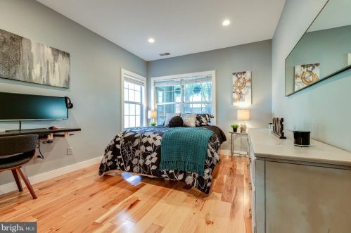 4656 Lambert Dr, Alexandria VA 22311-4942 exterior