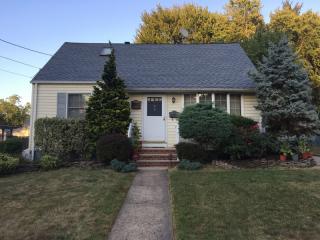 9 Sine Rd, Edison, NJ 08817-4831