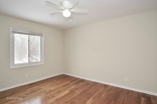 996 Hawthorne Dr, Bull Valley IL 60014-8393 exterior