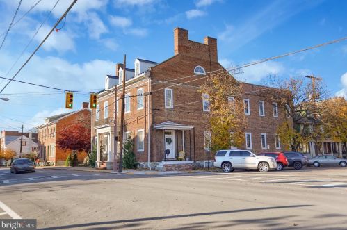 301 Penn St, Huntingdon PA 16652-1609 exterior