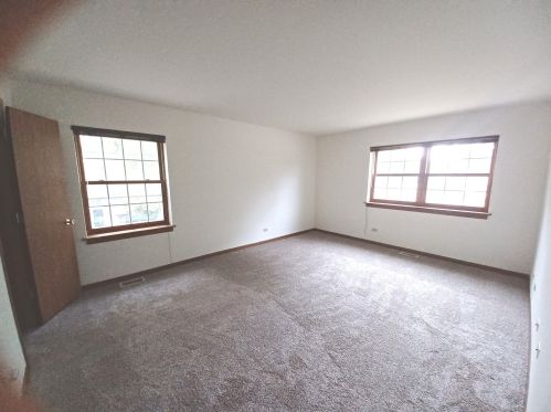 1012 Greenwood Cir, Bull Valley IL 60098-2985 exterior