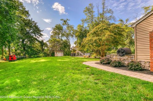 17 Carriage Dr, Middletown NJ 07748-3504 exterior