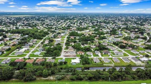 294 Ridgecrest Dr, Fort Pierce FL  34953-8303 exterior