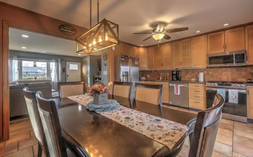 10 Cornflower Dr, Milford CT 06460-6974 exterior