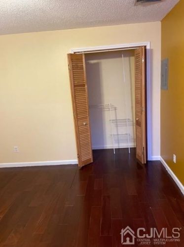 53 Alwat St, Woodbridge NJ  07095-2445 exterior