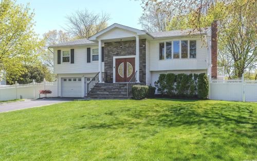 26 Bethal Ln, Commack, NY 11725-1004