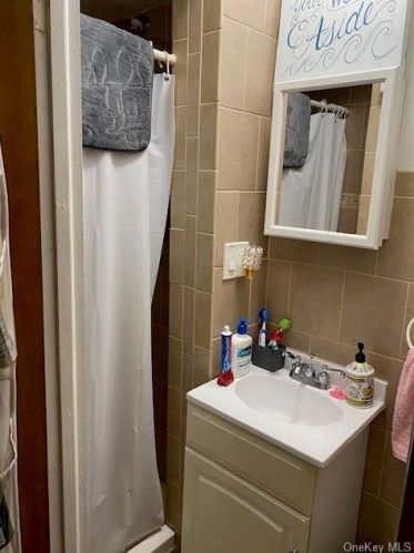 903 Brinsmade Ave, Bronx NY 10465-1903 exterior