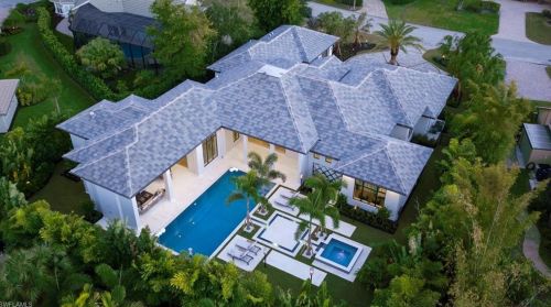 810 Bentwood Dr, Naples, FL 34108-8203