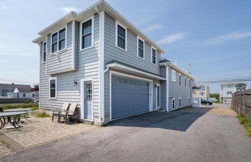 204 Ocean Dr, Seabrook, NH 03874-4735