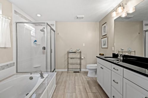 868 Highpointe Cir, Pittsburgh PA 15220-1854 exterior