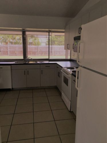 1337 Hunnicut Ave, Fort Pierce FL 34953-7711 exterior