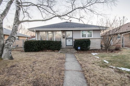 6045 Lincoln Creek Dr, Milwaukee, WI 53218-4938