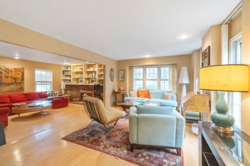 33 Brasch Blvd, Middletown NJ  07748-3161 exterior