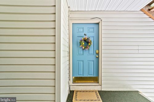 72 Holly Ct, Trenton NJ 08619-4636 exterior