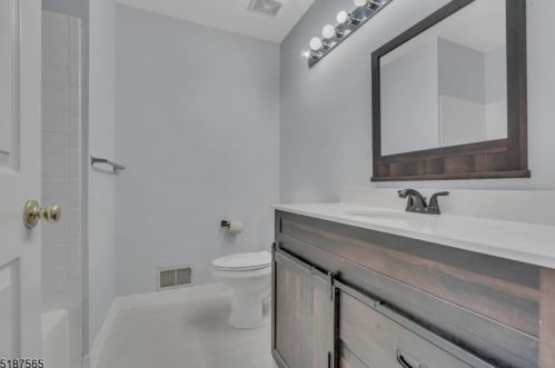 903 Stech Dr, Bridgewater NJ 08807-5501 exterior