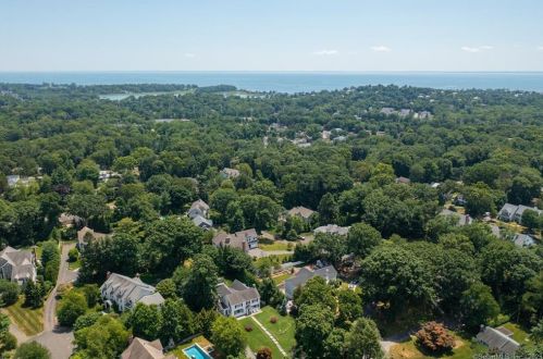 5 Mansfield Pl, Westport CT  06880-5045 exterior