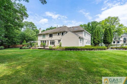 21 Southfield Rd, Edison NJ 08820-3141 exterior