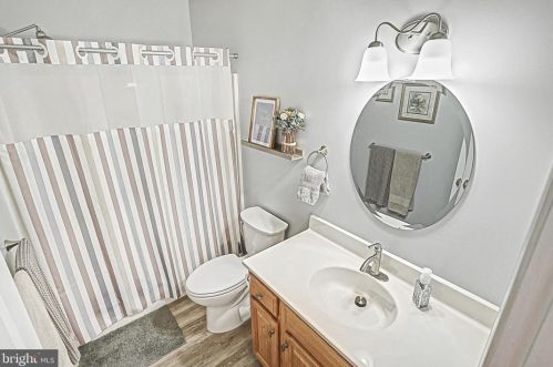 409 Chapelwood Dr, Hanover PA  17331-5232 exterior