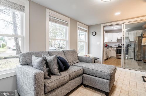 11 Warwick Way, Southampton NJ  08088-1143 exterior