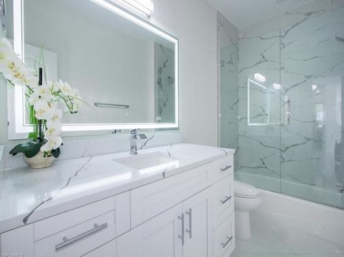 9980 Vanderbilt Dr, Naples FL 34108-2170 exterior