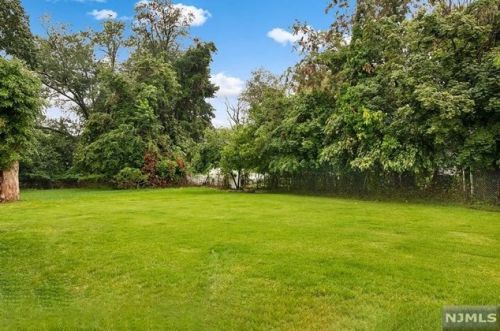 15 Colonial Ave, Paterson NJ 07502-1404 exterior